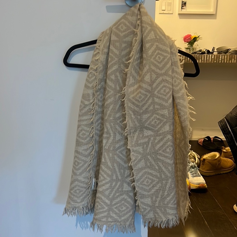 Aritzia Aztech print scarf